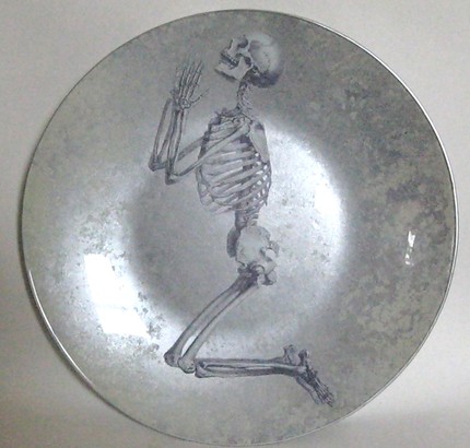 decoupage-skeleton-plate-by-prickly-girl